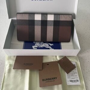 Almost new pre-loved Burberry wallet